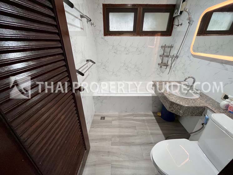 House with Shared Pool in Bangnatrad 